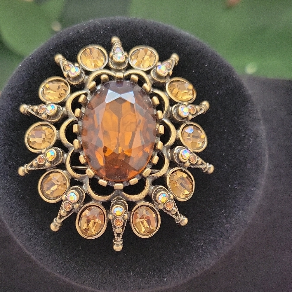 Elegant ✨️CHICO'S✨️Gold and Amber Brooch